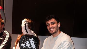 Alejandro Galán, con su nueva pala Metalbone.