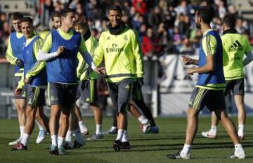 James Rodríguez se destaca en el primer día con el nuevo entrenador del Real Madrid, Zinedine Zidane.