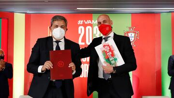 04/06/21 España y Portugal sellan el compromiso para optar a la organización del Mundial 2030
Los presidentes de la RFEF, Luis Rubiales, y el máximo responsable de la Federación Portuguesa de Fútbol, Fernando Soares Gomes da Silva han suscrito este viernes en Madrid el acuerdo de ratificación por el ambas entidades optarán a la organización de la Copa Mundial de la FIFA en el año 2030. ante la presencia en Madrid de los Jefes de Estado y de Gobierno de ambas naciones ibéricas