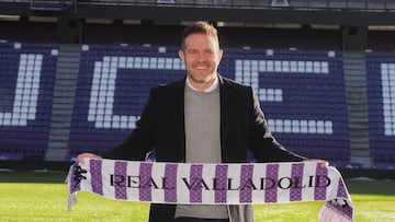 29/12/25
PRESENTACION NUEVO ENTRENADOR REAL VALLADOLID
LUIS GARCIA TEVENET