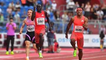 Gout Gout se levanta sobre la pista en Ostrava.