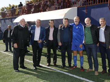 Hoy 1 de noviembre los veteranos del Torrejón y del Rayo Vallecano han goleado a la ELA en un partido solidario disputado en el Campo Municipal Las Veredillas.