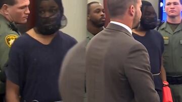 Hombre que saltó sobre jueza reaparece con cadenas y máscara a audiencia