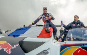 Sébastien Loeb destrozó el récord de la Pikes Peak International Hill Climb, la subida en cuesta más famosa del mundo, con un tiempo de 8:13,878. El piloto galo recorrió los 20 kilómetros y 156 curvas de la prueba a una media de 145 kilómetros por hora.