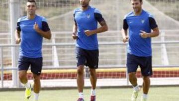 Barral, junto a Casadesus y Juanfran durante la pretemporada.