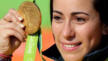 Mariana Pajón gana de nuevo la medalla de oro en los Juegos Olímpicos. Río de Janeiro, a sus pies.