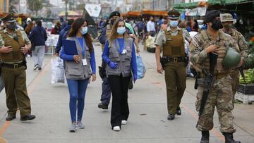 Valparaiso, 13 marzo 2021
 Personal de Fuerzas Armadas fiscalizan el cumplimiento de la cuarentena en Valparaiso tras su retroceso a Fase 1 en la Feria Hortofruticola de Av. Argentina, supervisando que todas las personas que transiten cuenten con sus permisos respectivos indicados por la normativa sanitaria vigente. 
 Raul Zamora/ Aton Chile