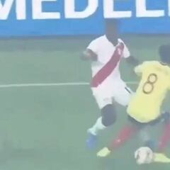 Advíncula dejó la joya en el Perú - Colombia: caño espectacular