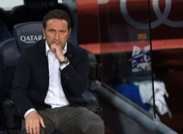 Real Sociedad's coach Eusebio Sacristan looks on before the Spanish league football match FC Barcelona vs Real Sociedad at the Camp Nou stadium in Barcelona on April 15, 2017. / AFP PHOTO / LLUIS GENE