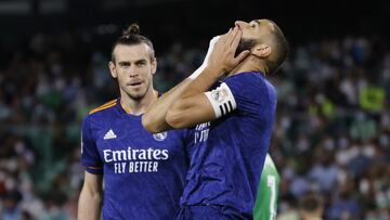 Bale y Benzema, durante el Betis-Real Madrid.
