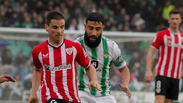 Fekir presiona a Ruiz de Galarreta.