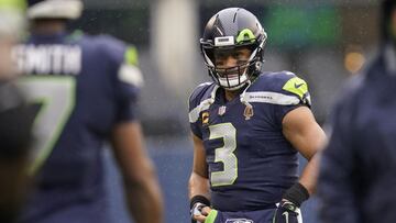 En la offseason de 2021 se rumor&oacute; que Wilson no estaba satisfecho en los Seahawks y tras su primer a&ntilde;o perdedor, el QB se comprometi&oacute; con Seattle.