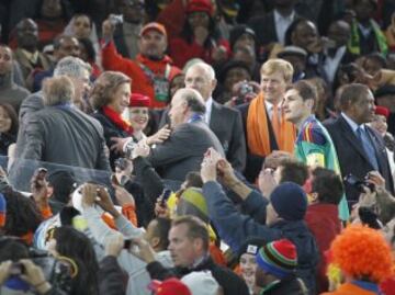 Como Seleccionador Nacional cuenta en su haber con la única Copa del Mundo (2010) conseguida, y una Eurocopa (2012). 
Celebración del título Mundial conseguido en Johannesburgo, Sudáfrica en 2012. En un partido inolvidable ante Holanda con el gol de Iniesta.