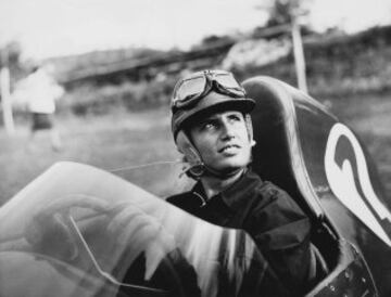 Enero 9: La italiana Maria Teresa de Filippis, primera mujer en pilotar un F1, falleció a los 89 años. Tomó partició en tres Grandes Premios en 1958, al volante de un Maserati.