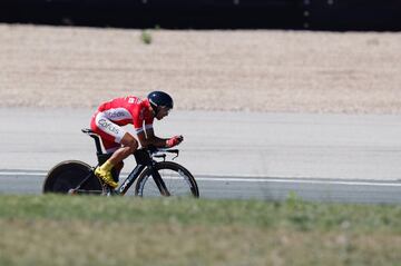 El ciclista español del equipo Cofidis, Dani Navarro, durante la contrarreloj individual, etapa decimosexta de la Vuelta Ciclista a España, con salida del Circuito de Navarra. 