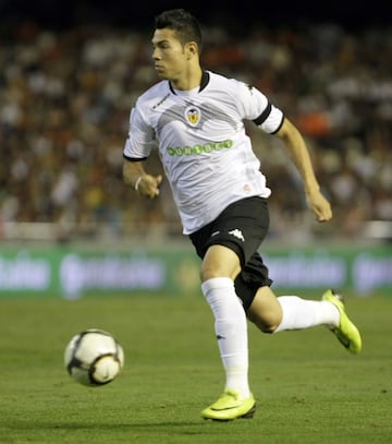 El delantero venezolano jugó con el Mestalla en 2007 y con el primer equipo el 2009. Defendió la camiseta del Getafe dos temporadas entre 2010 y 2012 hasta su cesión al Celtic escocés. En 2013 volvió al Getafe hasta su salida ese mismo año. 