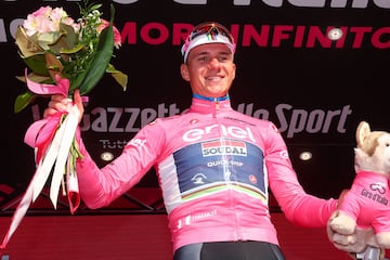 Evenepoel completó su segundo día consecutivo con la maglia rosa en el Giro 2023.