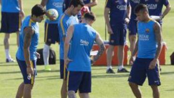 Busquets y Neymar juntoa  Luis Su&aacute;rez y Messi. 