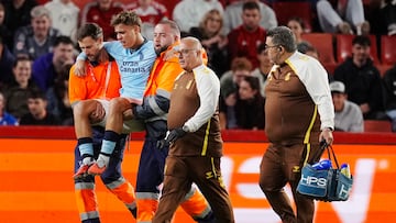 10/10/25 PARTIDO SEGUNDA DIVISION
Granada - Las Palmas
En la imagen Recoba (UD Las Palmas) se retira lesionado