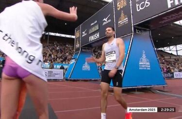 Dumoulin, deslumbra: ganó el Giro de Italia y ahora corre la maratón en... ¡2h29:21! 