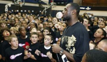 LeBron en la "King's Academy Basketball Camp" en Akron, Ohio el 22 de junio de 2007.