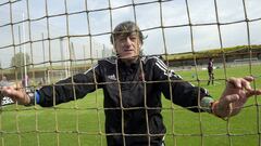 El entrenador de Osasuna Enrique Mart&iacute;n durante el entrenamiento del equipo en Tajonar.