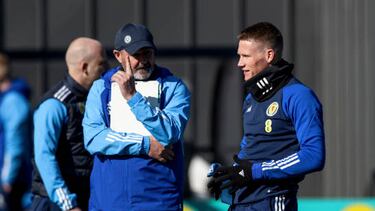 Escocia ataca bien por la izquierda