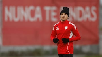 Rubén Vargas, entrenándose con el Sevilla.