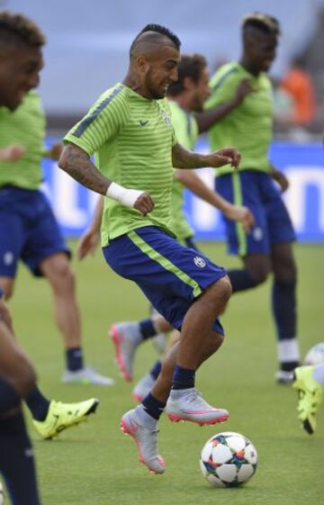 05/06/15  PREVIA FINAL CHAMPIONS LEAGUE
ULTIMO ENTRENAMIENTO DE LA JUVENTUS EN EL ESTADIO OLIMPICO DE BERLIN 
ARTURO VIDAL