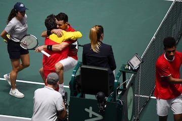 Bautista jugó tres días después del fallecimiento de su padre y derrotó a Felix Auger-Aliassime por 7-6 (3) y 6-3.