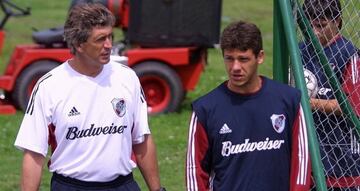 El actual entrenador del West Ham United dirigió a River en 2002 y 2003 logrando el Campeonato de Clausura en su último año en el club.
