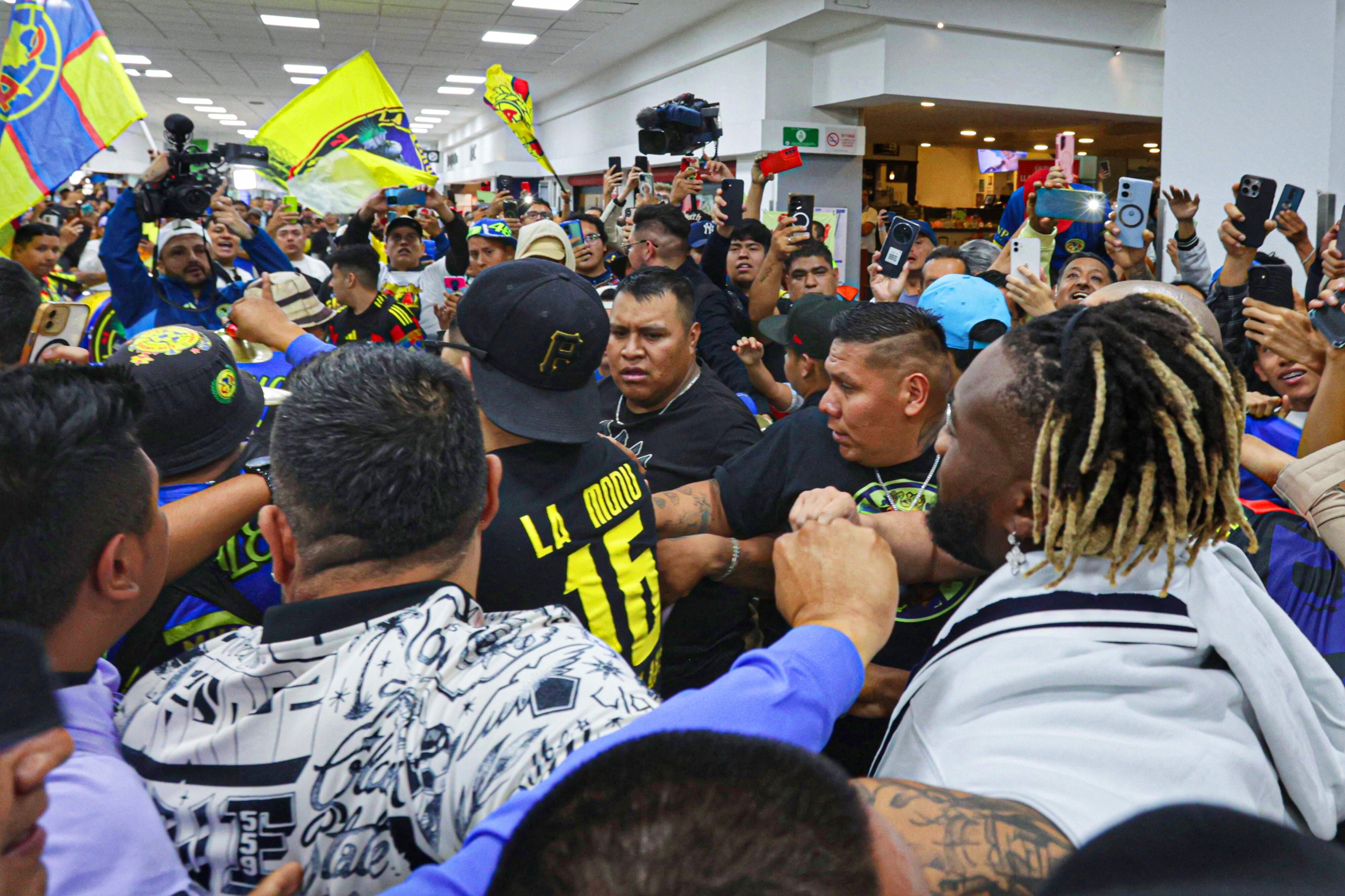 Locura por Allan Saint-Maximin en la Ciudad de México