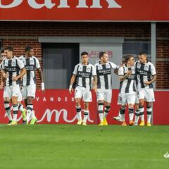 El árbitro y el VAR echan una ‘mano’ al Levante