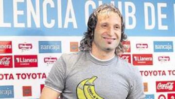<b>FICHADO. </b>Francisco Joaquín Pérez Rufete se despidió ayer del Valencia en conferencia de prensa.