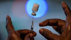 A healthcare worker prepares a dose of the BioNTech Covid-19 vaccine at a vaccination hub location in League City, Texas, February 5, 2021. (Photo by Mark Felix / AFP)