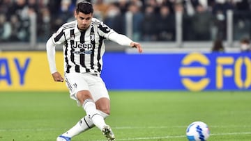Soccer Football - Coppa Italia - Semi Final - Second Leg - Juventus v Fiorentina - Allianz Stadium, Turin, Italy - April 20, 2022 Juventus' Alvaro Morata in action REUTERS/Massimo Pinca