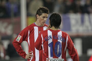 El argentino llegó con 19 años al Atleti y en su primer año coincidió con Fernando Torres, que era el referente de aquel equipo.