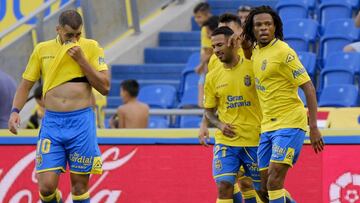 Los jugadores de Las Palmas celebran el gol.