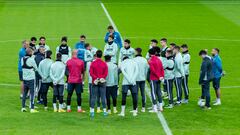 02/11/22  PREVIA CONFENRENCE LEAGUE 
FASE DE GRUPOS GRUPO C
LECH POZNAN - VILLARREAL 
ENTRENAMIENTO CHARLA GRUPO QUIQUE SETIEN

FOTO ENVIADA JULIAN.BURGOS.