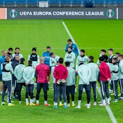 Con incógnitas en el once a una semana del derbi