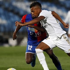 Rodrygo se topa con Dennis en su debut con el Castilla