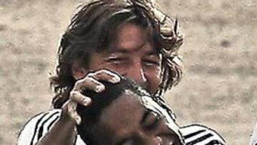 <b>CUMBRE FELIZ. </b>Robinho salió sonriente de su reunión con Pedja.