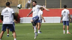 Último entrenamiento antes del debut contra Colombia