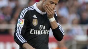 Cristiano se quejó de la rodilla tras una acción con Mbia