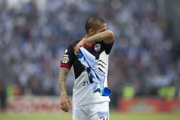 Lobos llegó a este partido sabiendo que ya estaba descendido y que era su último en primera división. Pero ni siquiera así fue capaz de regalarle un triunfo a su afición ante su rival de ciudad. En un duelo con poco que destacar, los ‘Licántropos’ se despidieron del máximo circuito ante su rival de ciudad, ‘La Franja’ del Puebla. Si este equipo tuvo en algún momento una posibilidad de permanecer en el máximo circuito, la dejaron ir cuando despidieron a Rafael Puente del Río del banquillo.