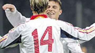 El niño consiguió el gol de España y Joaquín desbordó por su banda, convirtiéndose en dos de los destacados de la selección.