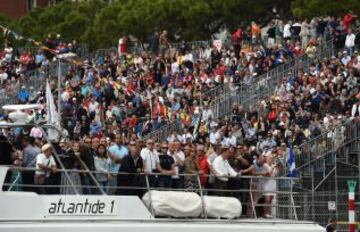 Espectadores en las gradas del circuito.