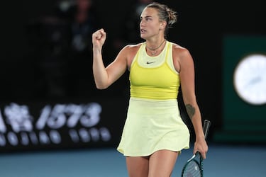 Aryna Sabalenka celebra el punto que le sirvió para ganar el primer set ante Paula Badosa. 