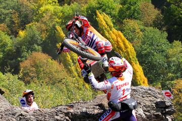 Toni Bou sigue aumentando su leyenda sumando en la República Checa su 22º título del mundo: once en outdoor y otros tantos en indoor. 