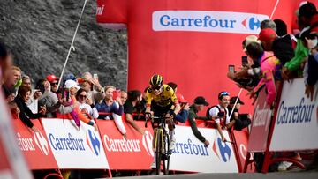 Team Jumbo-Visma's Danish rider Jonas Vingegaard crosses first the finish line of the stage 13 of the 2023 La Vuelta cycling tour of Spain, a 134,7 km race between Formigal and the Col du Tourmalet in France, on September 8, 2023. (Photo by ANDER GILLENEA / AFP)